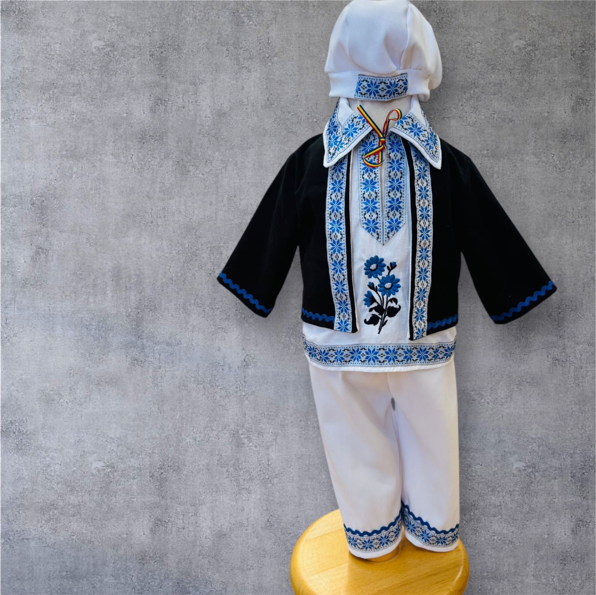 Costum traditional Ioan albastru - imagine 2